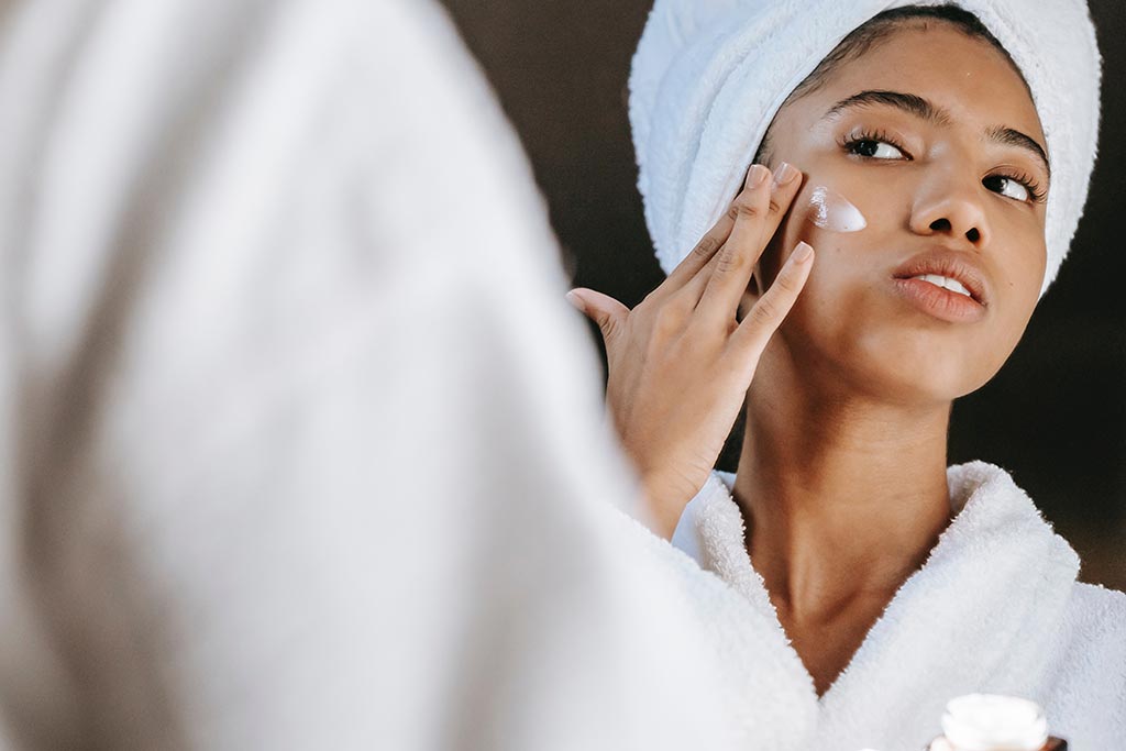 Female Face Shaving